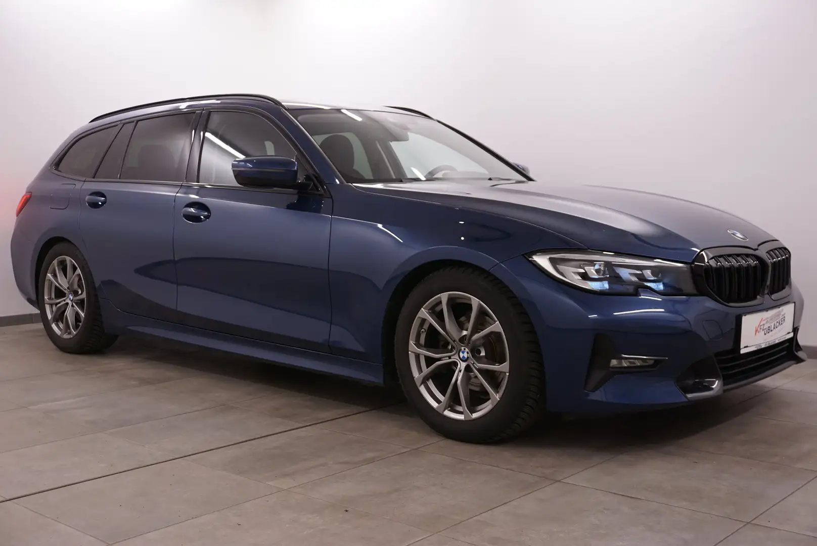 BMW 318 d Sport Line // Anhängervorrichtung // Blau - 1