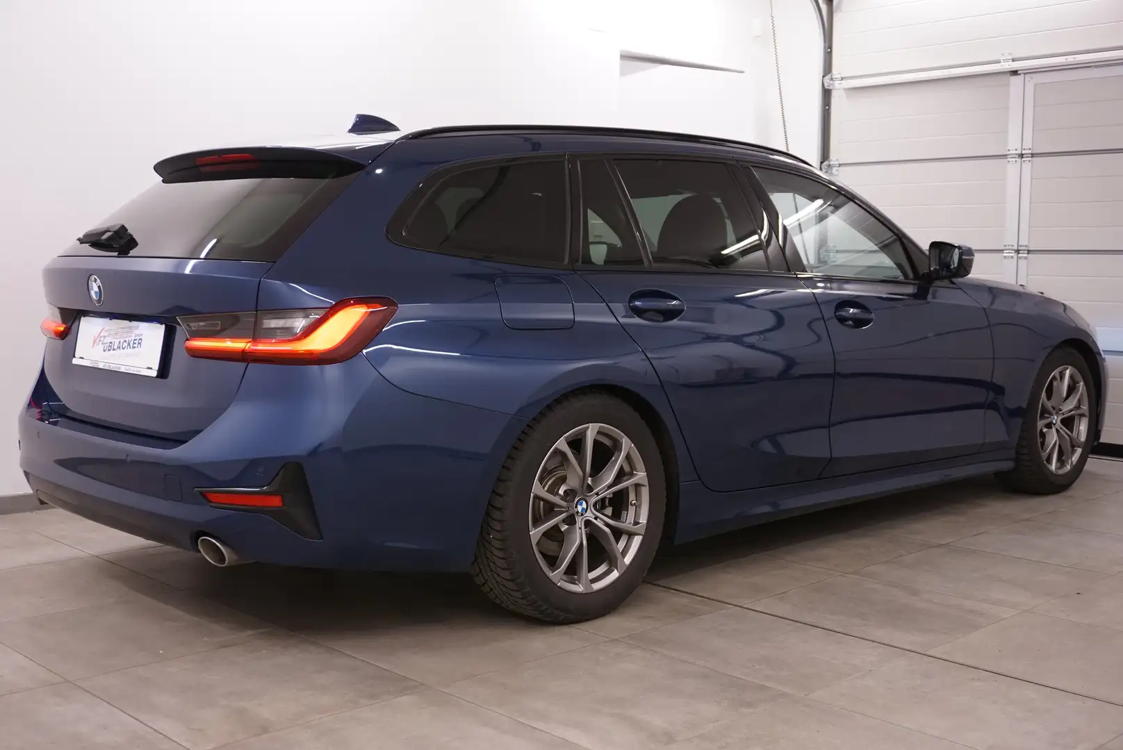 BMW 318 d Sport Line // Anhängervorrichtung // Blau - 2