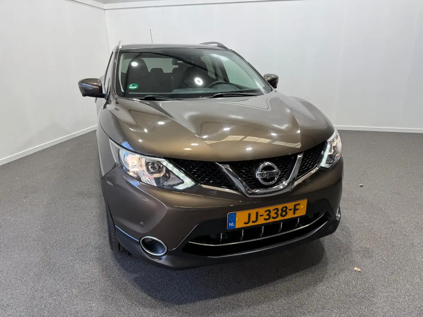 Nissan Qashqai 1.2 N-Connecta Bruin - 2