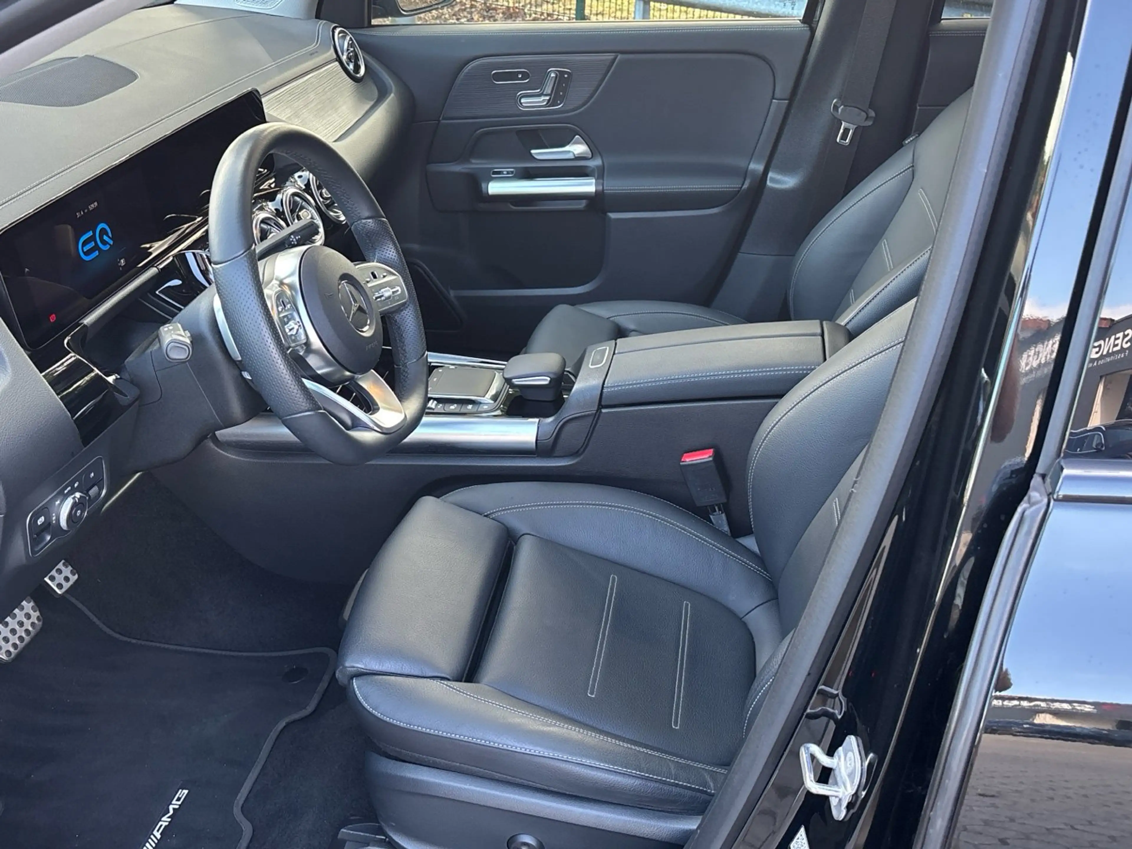 Mercedes-Benz EQA 300 4M AMG Night Panorama Distronic+ 360 AHK — photo 13
