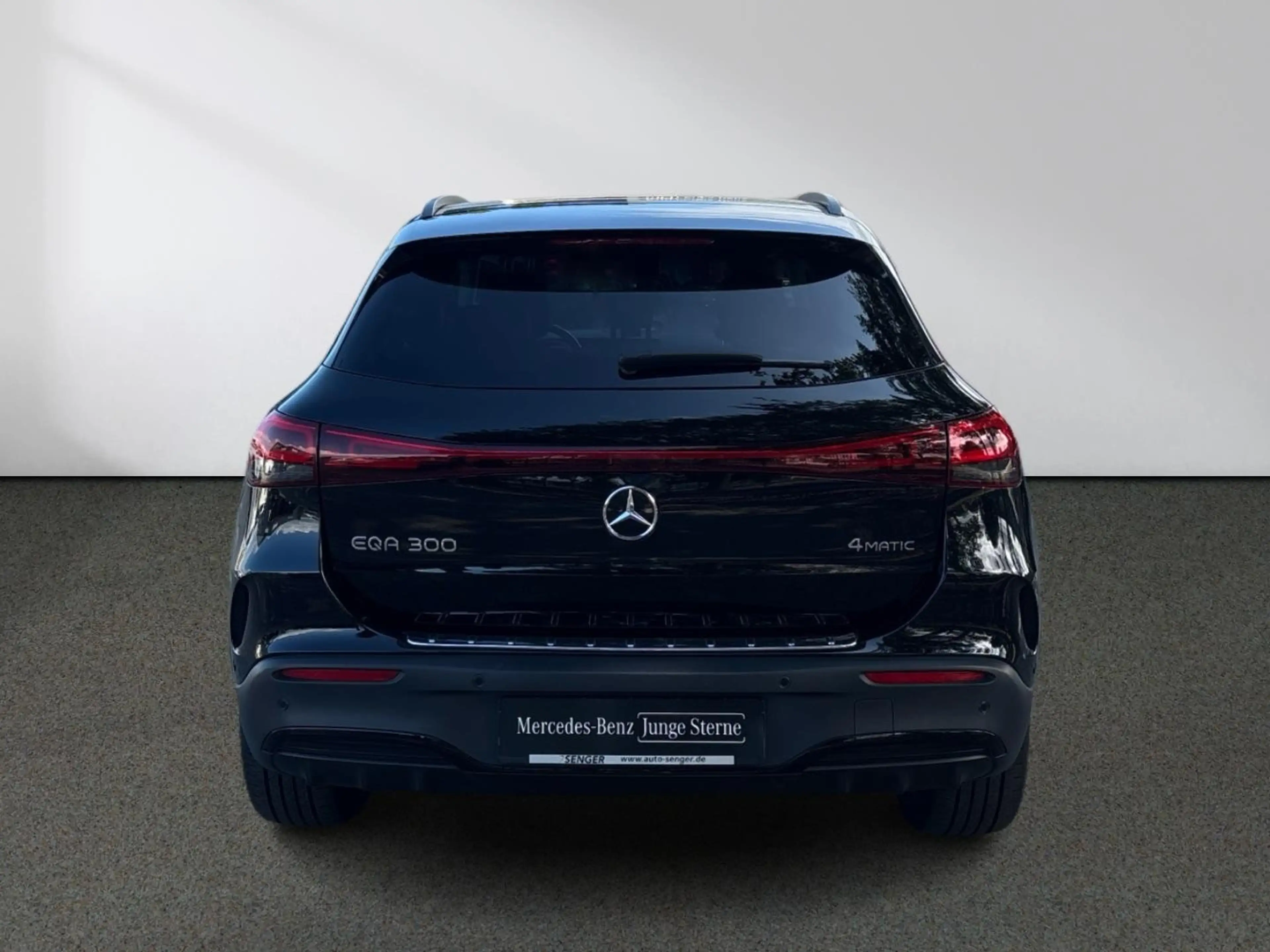 Mercedes-Benz EQA 300 4M AMG Night Panorama Distronic+ 360 AHK — photo 6