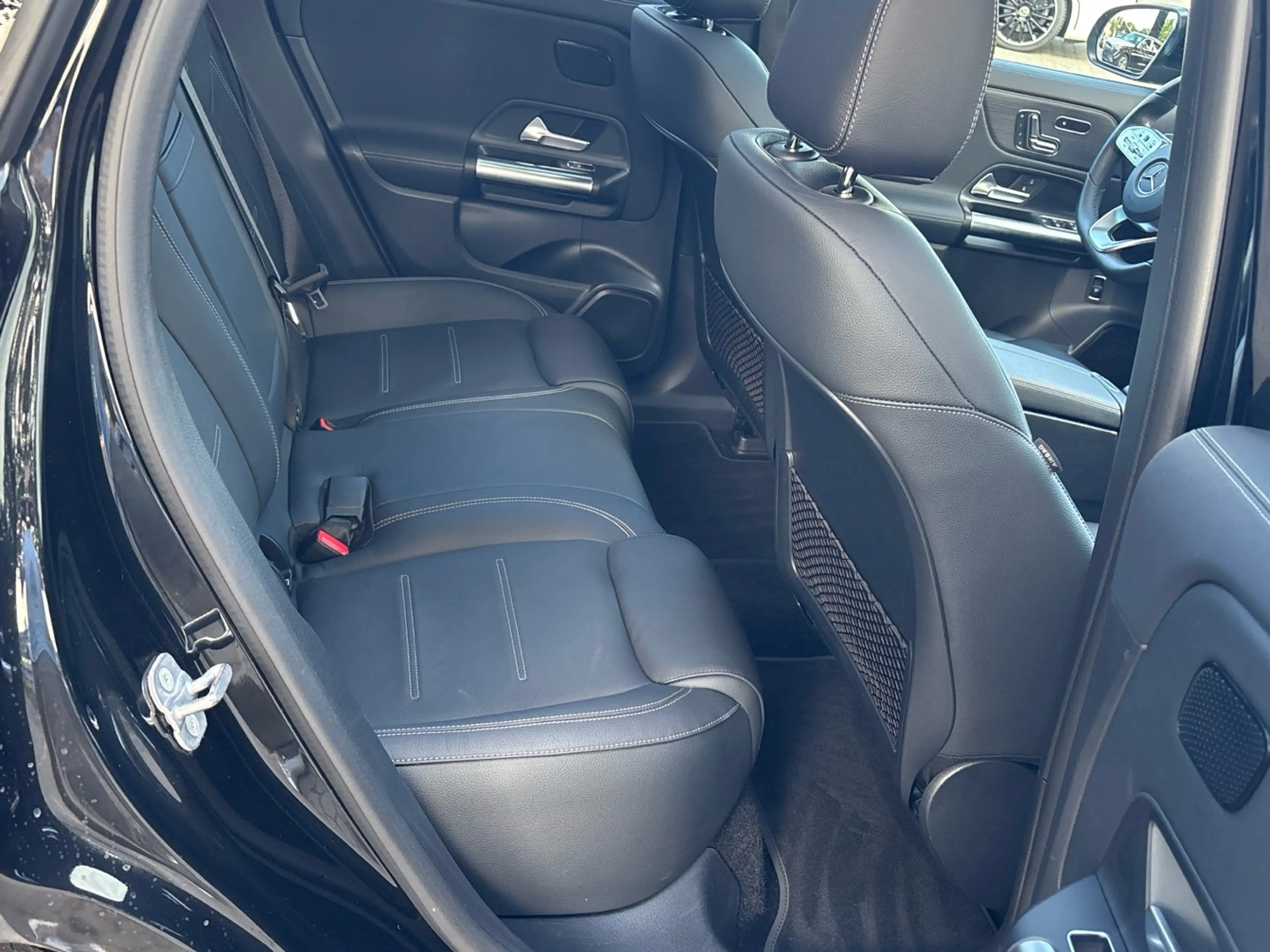 Mercedes-Benz EQA 300 4M AMG Night Panorama Distronic+ 360 AHK — photo 15