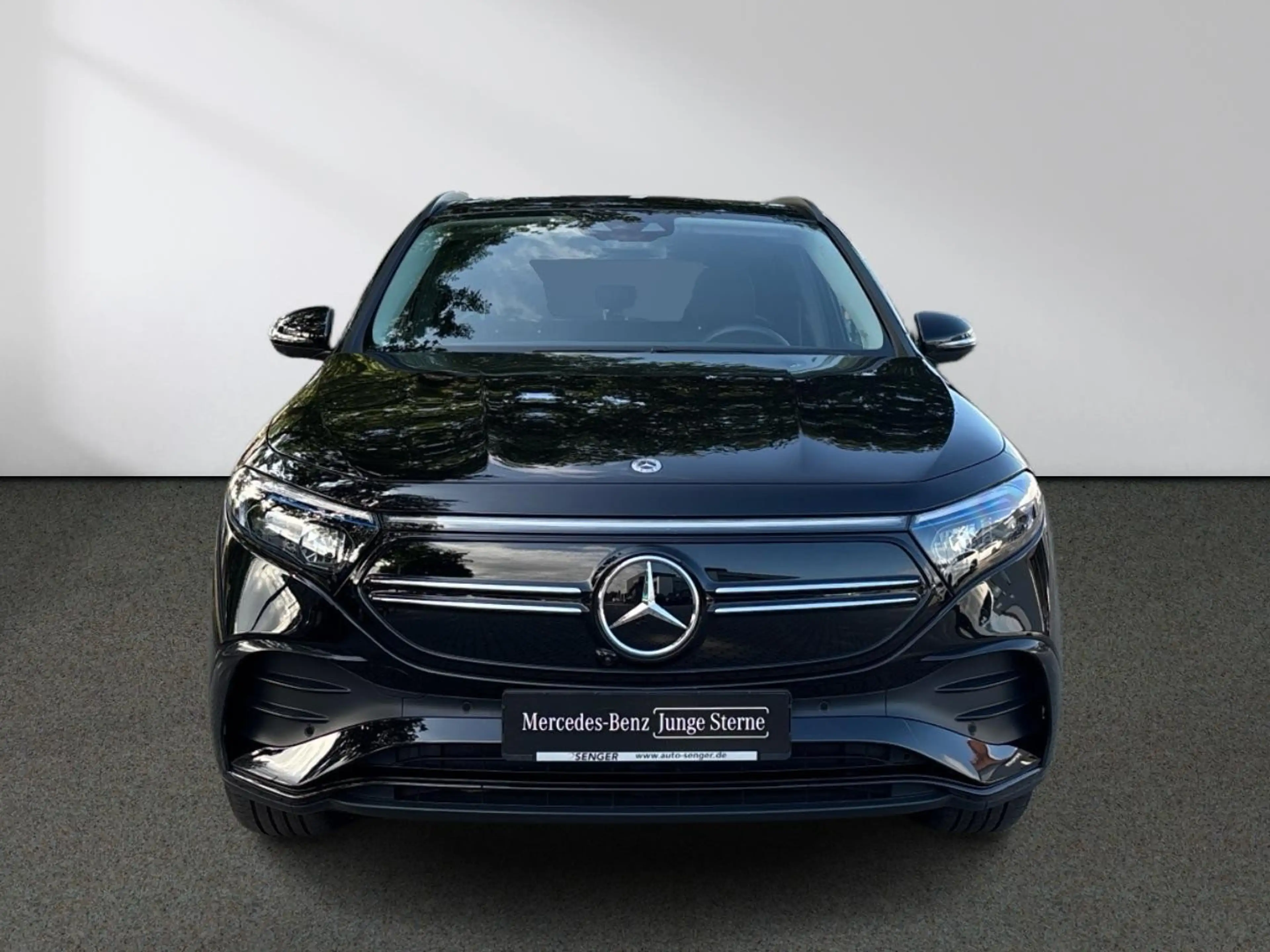 Mercedes-Benz EQA 300 4M AMG Night Panorama Distronic+ 360 AHK — photo 5