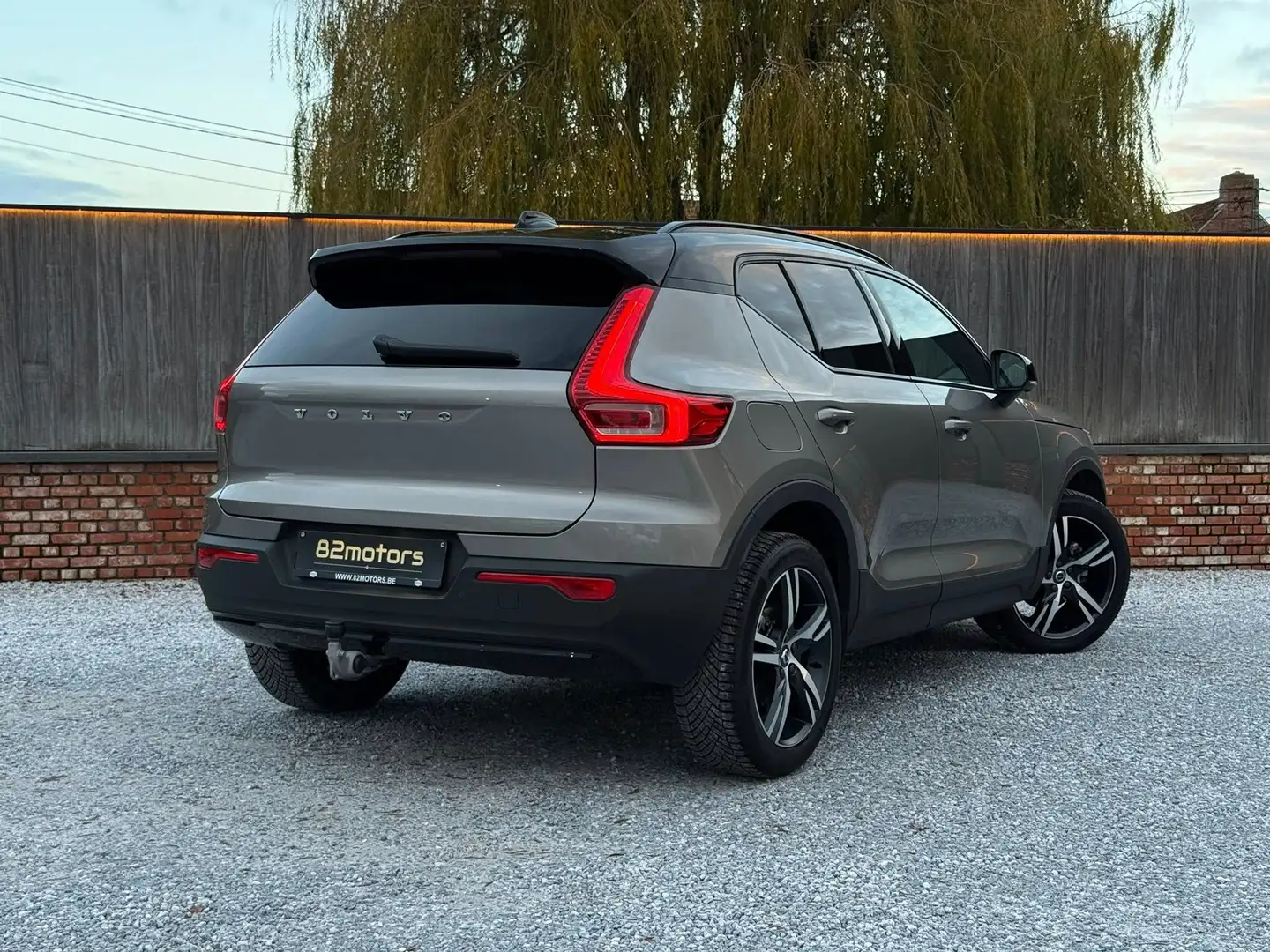 Volvo XC40 T2 R-design/pano/h&k/leder/360cam/carplay/led Gris - 2