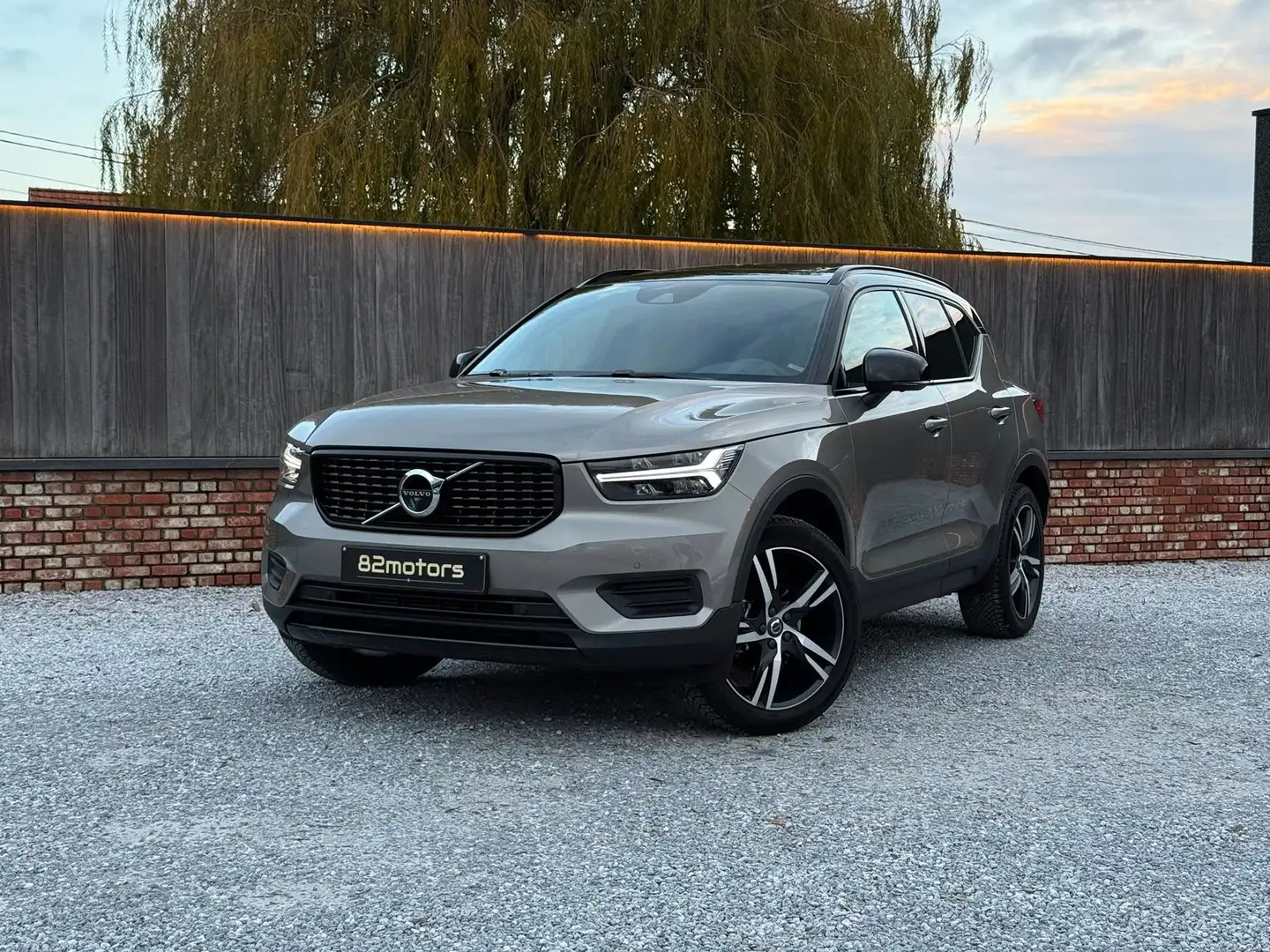 Volvo XC40 T2 R-design/pano/h&k/leder/360cam/carplay/led Gris - 1