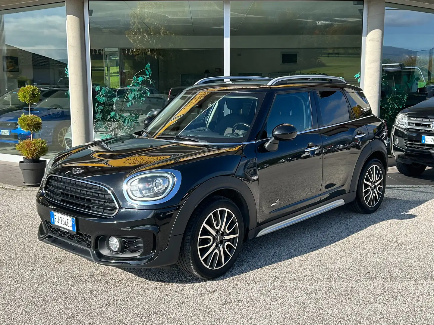 MINI Cooper D Countryman 2.0 Cooper D Hype all4 auto 4x4 Noir - 1