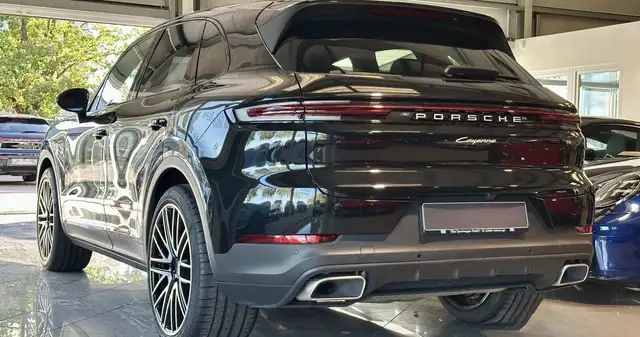 Porsche Cayenne view 6