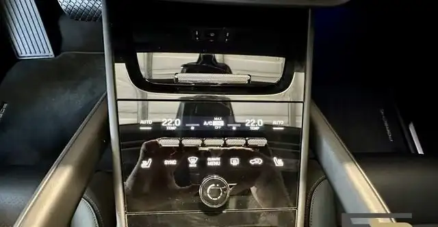 Porsche Cayenne view 13