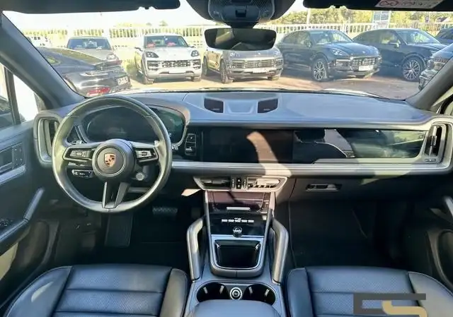 Porsche Cayenne view 8