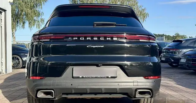 Porsche Cayenne view 4
