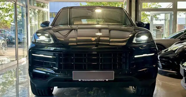 Porsche Cayenne view 3
