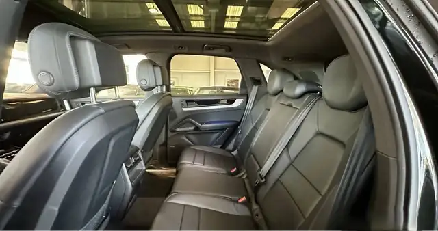 Porsche Cayenne view 12