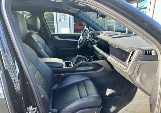 Porsche Cayenne view 10