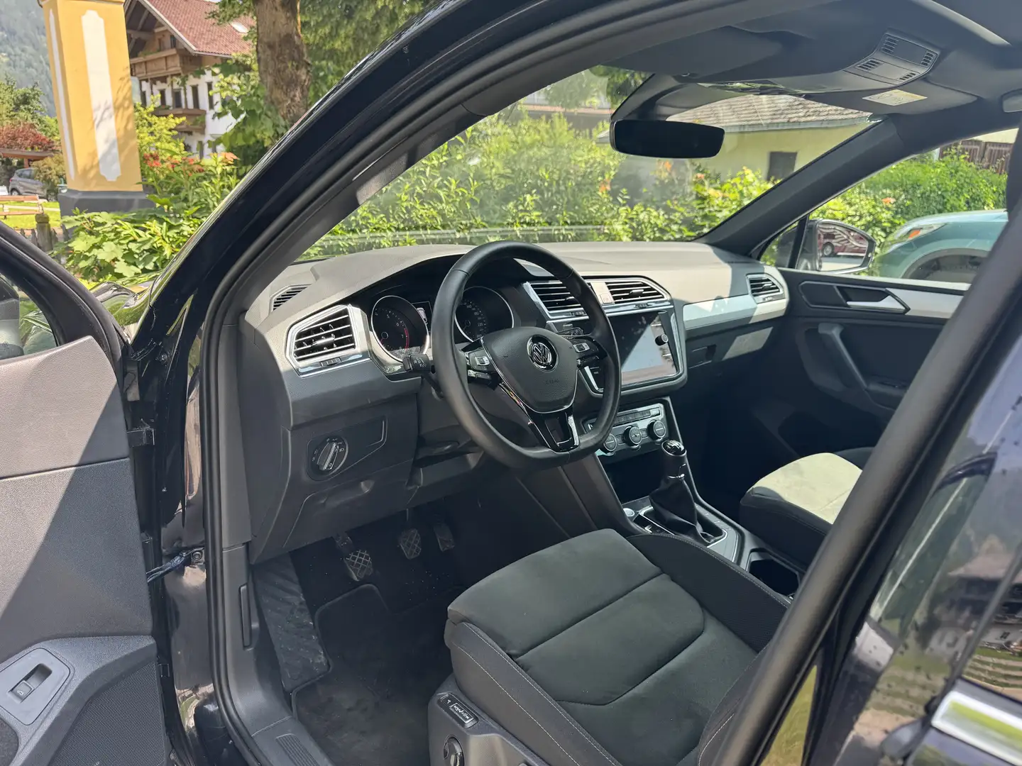 Volkswagen Tiguan Tiguan 1,4 TSI Sky Sky Schwarz - 2