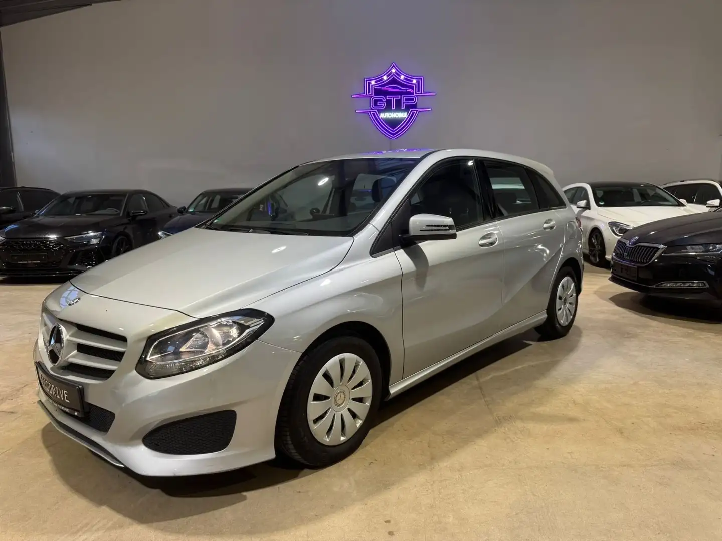 Mercedes-Benz B 180 B -Klasse B 180 Zilver - 1