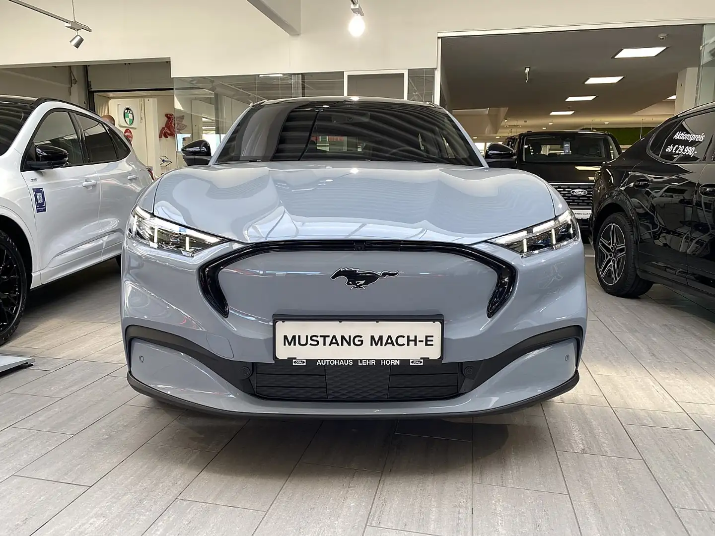 Ford Mustang Mach-E Elektro 88kWh Extended Range Premium Grau - 2