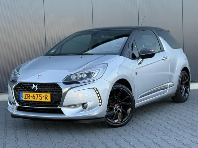 DS Automobiles DS 3 1.2 PureTech Performance Line Led Koplampen - Navi