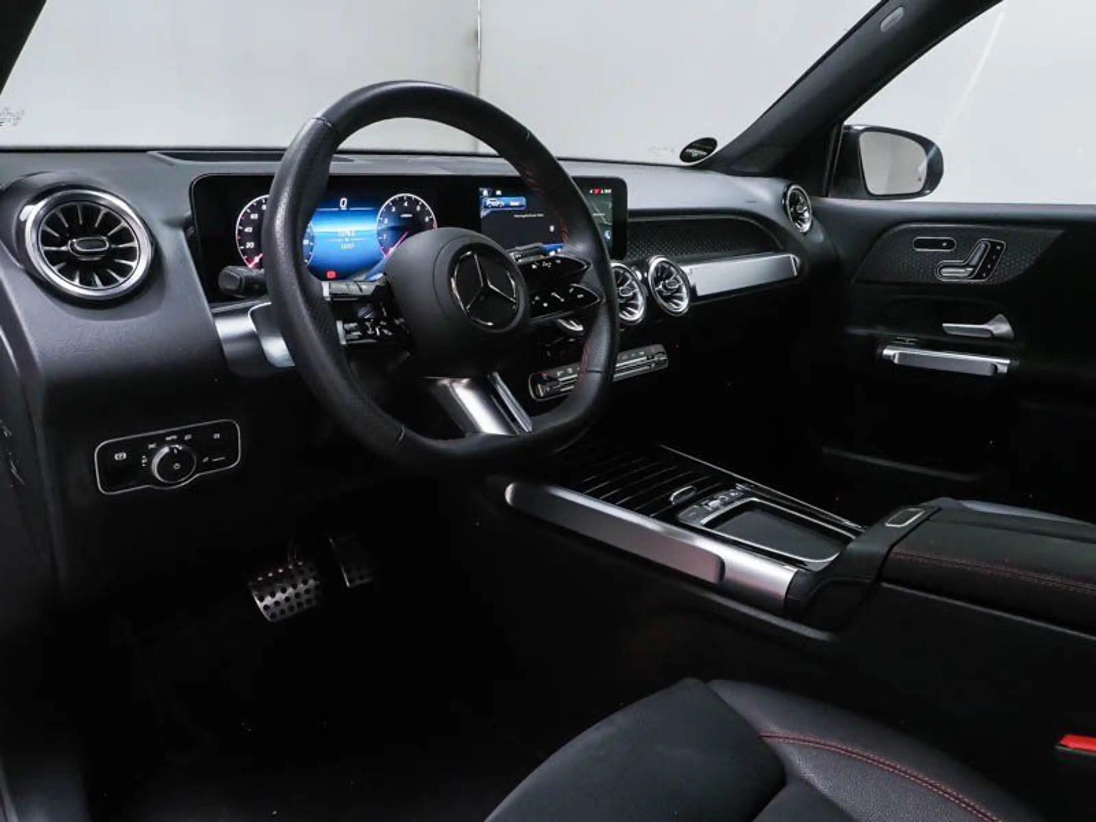 Mercedes-Benz GLB 250 4M AMG Plus*Pano*HUD*360°*Multibeam*Memo — photo 6