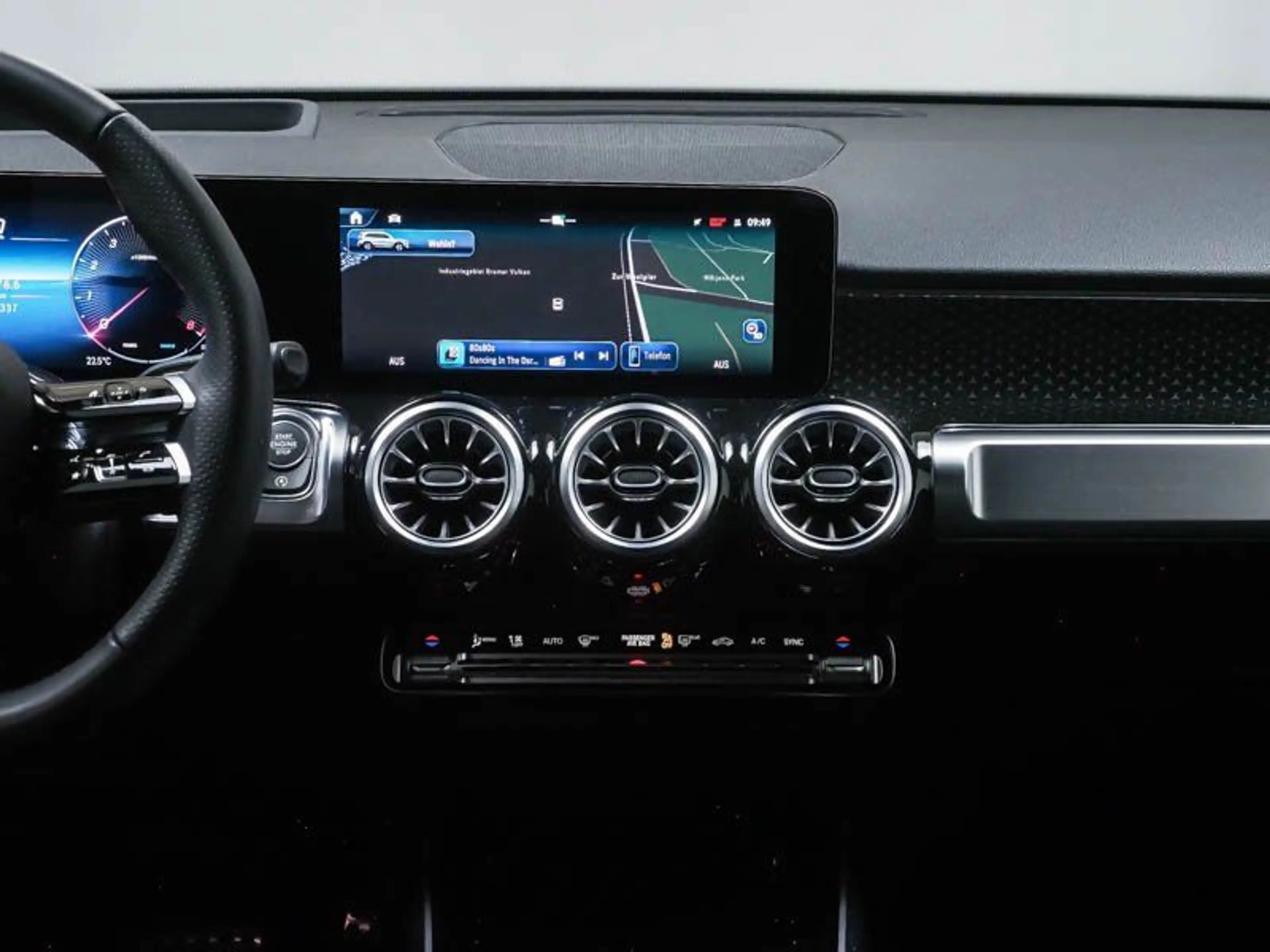 Mercedes-Benz GLB 250 4M AMG Plus*Pano*HUD*360°*Multibeam*Memo — photo 7
