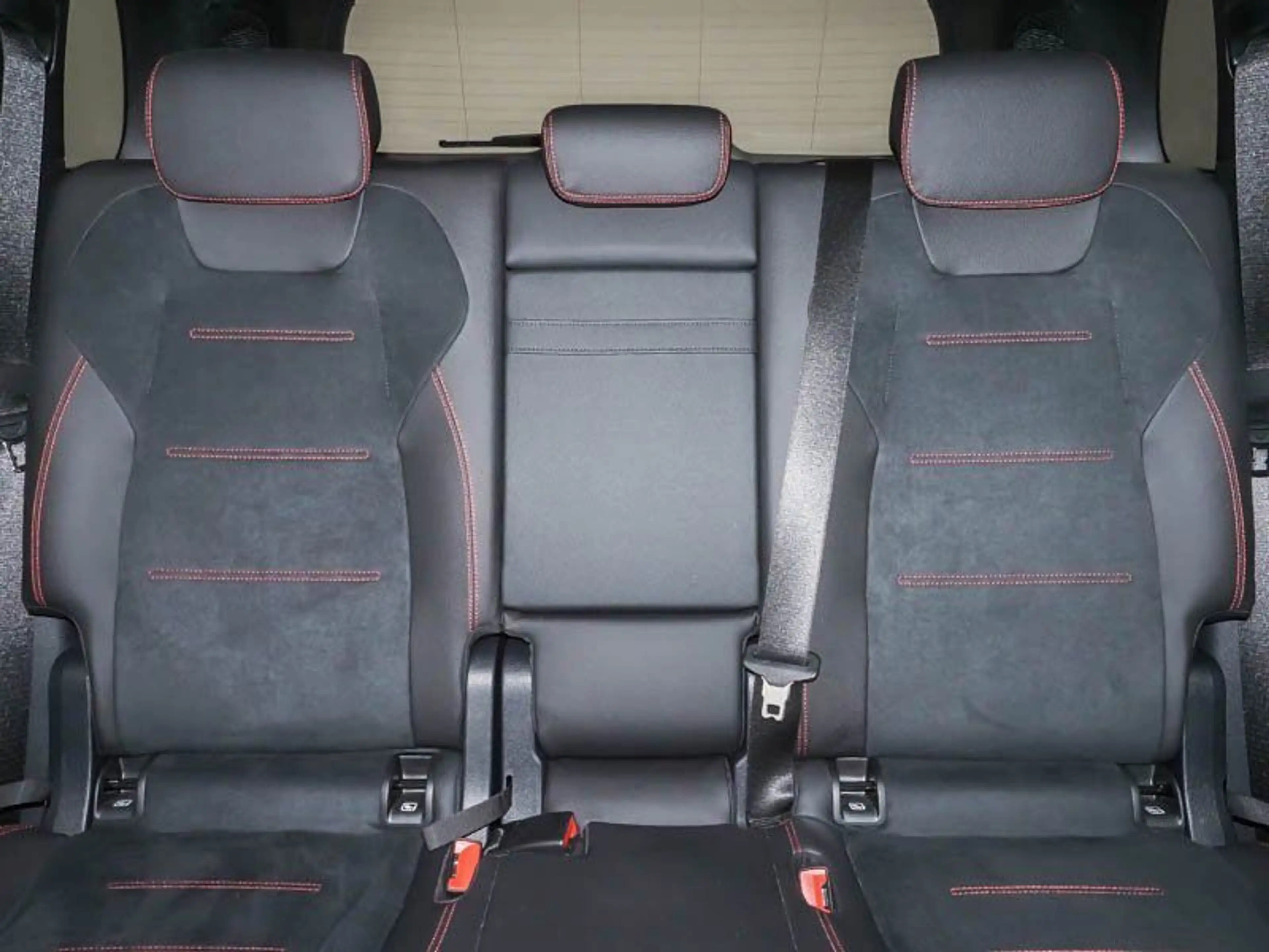 Mercedes-Benz GLB 250 4M AMG Plus*Pano*HUD*360°*Multibeam*Memo — photo 9