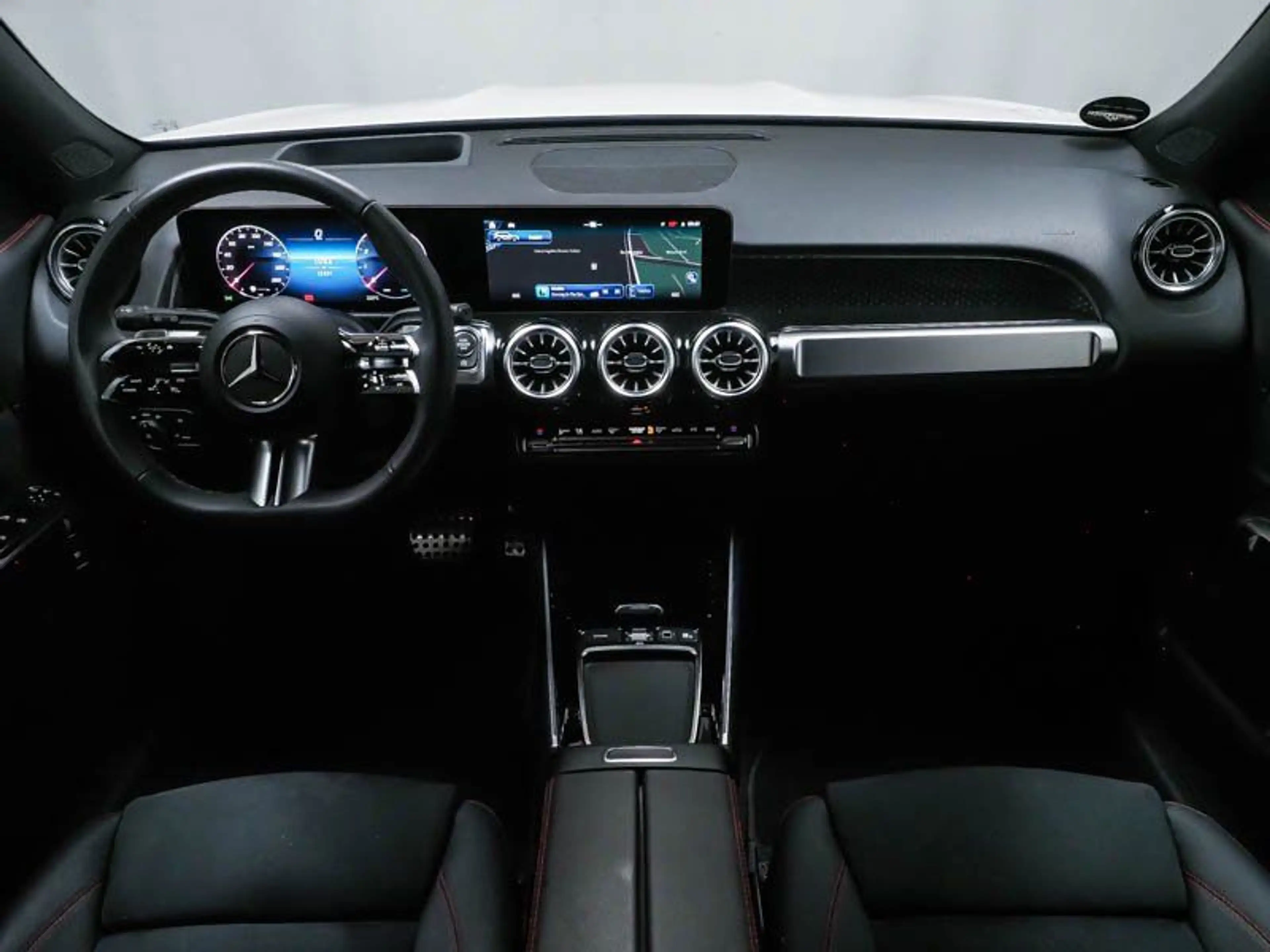 Mercedes-Benz GLB 250 4M AMG Plus*Pano*HUD*360°*Multibeam*Memo — photo 8