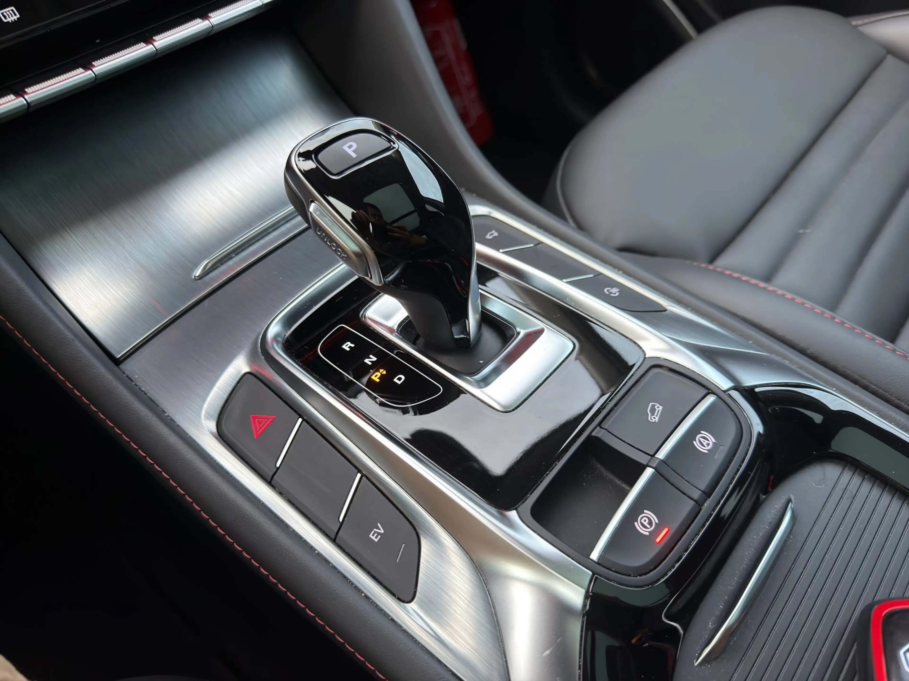 MG EHS EHS PHEV 1.5 Turbo Luxury (190 kW) — photo 15