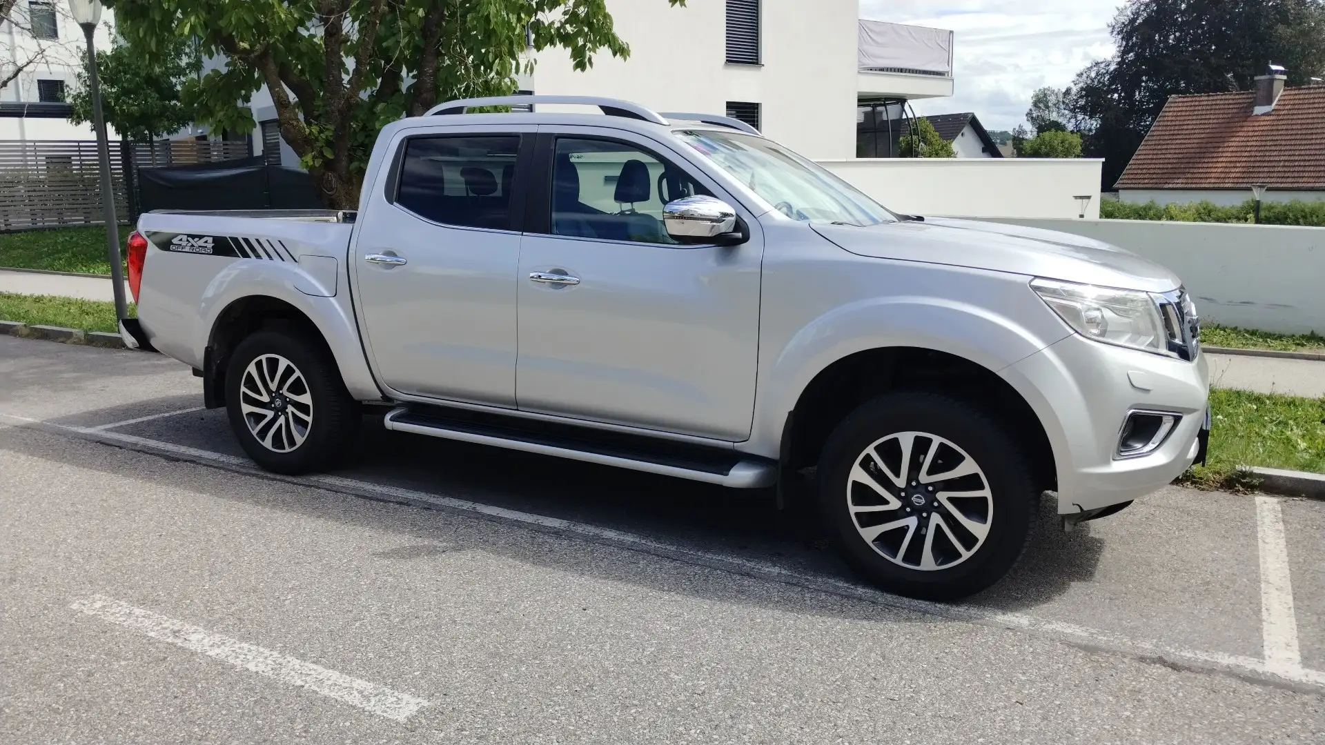 Nissan Navara Double Cab 4x4 2,3 dCi Tekna Aut. - 2