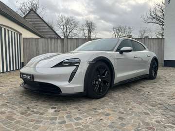 4 Cross Turismo - Pano - Performancebatt - CarPlay