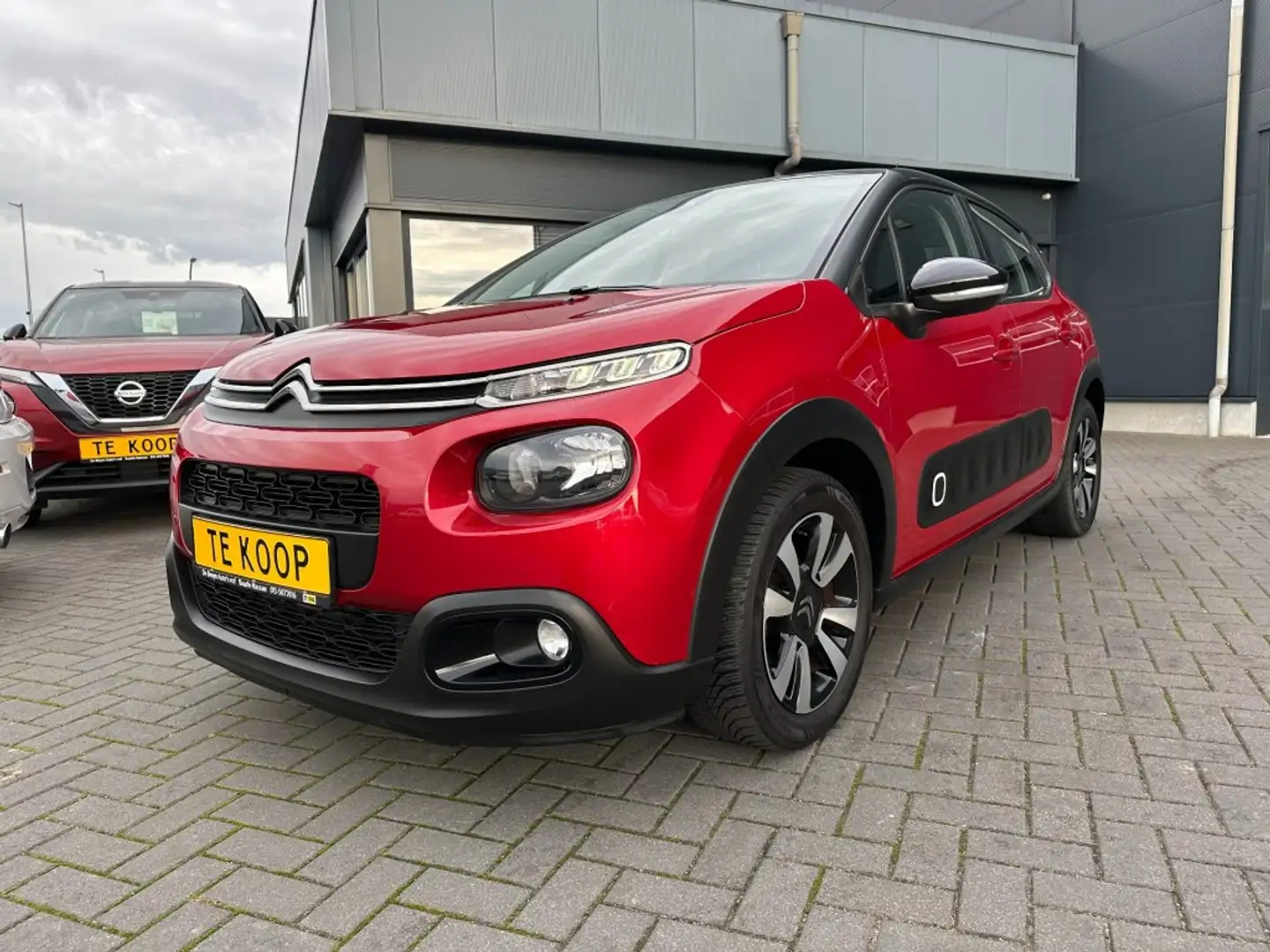 Citroen C3 1.2 PureTech S & S Shine Navigatie Clima Rot - 1