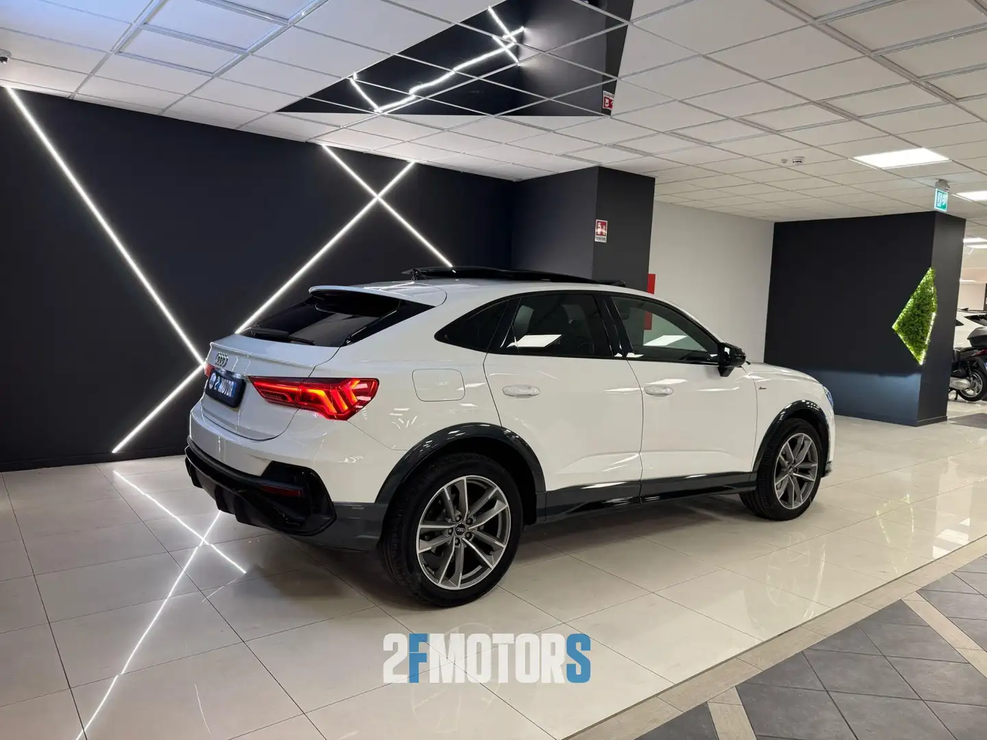 Audi Q3 35 2.0 tdi S line edition s-tronic Bianco - 2