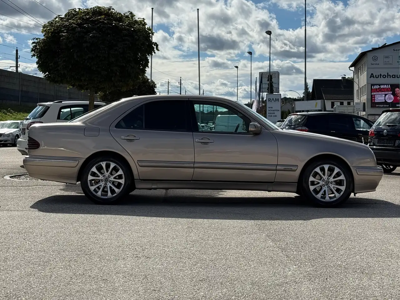 Mercedes-Benz E 320 Elegance 4MATIC Aut., foto 4