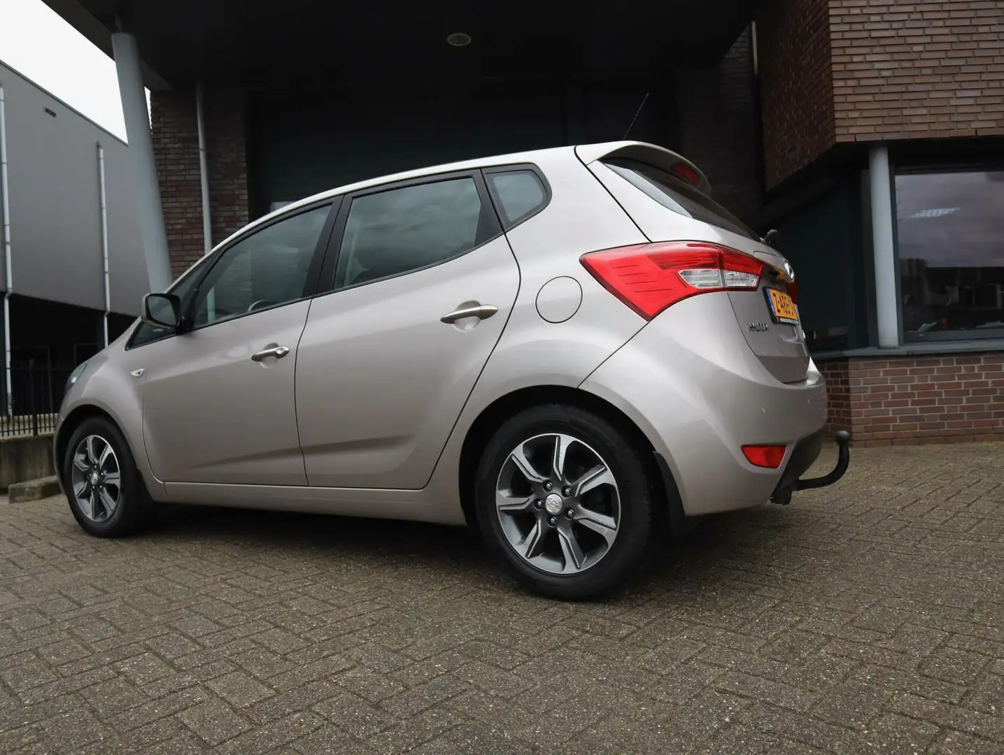 Hyundai iX20 1.4i i-Motion (Vol-Opties!) 1e eigenaar Grijs - 2