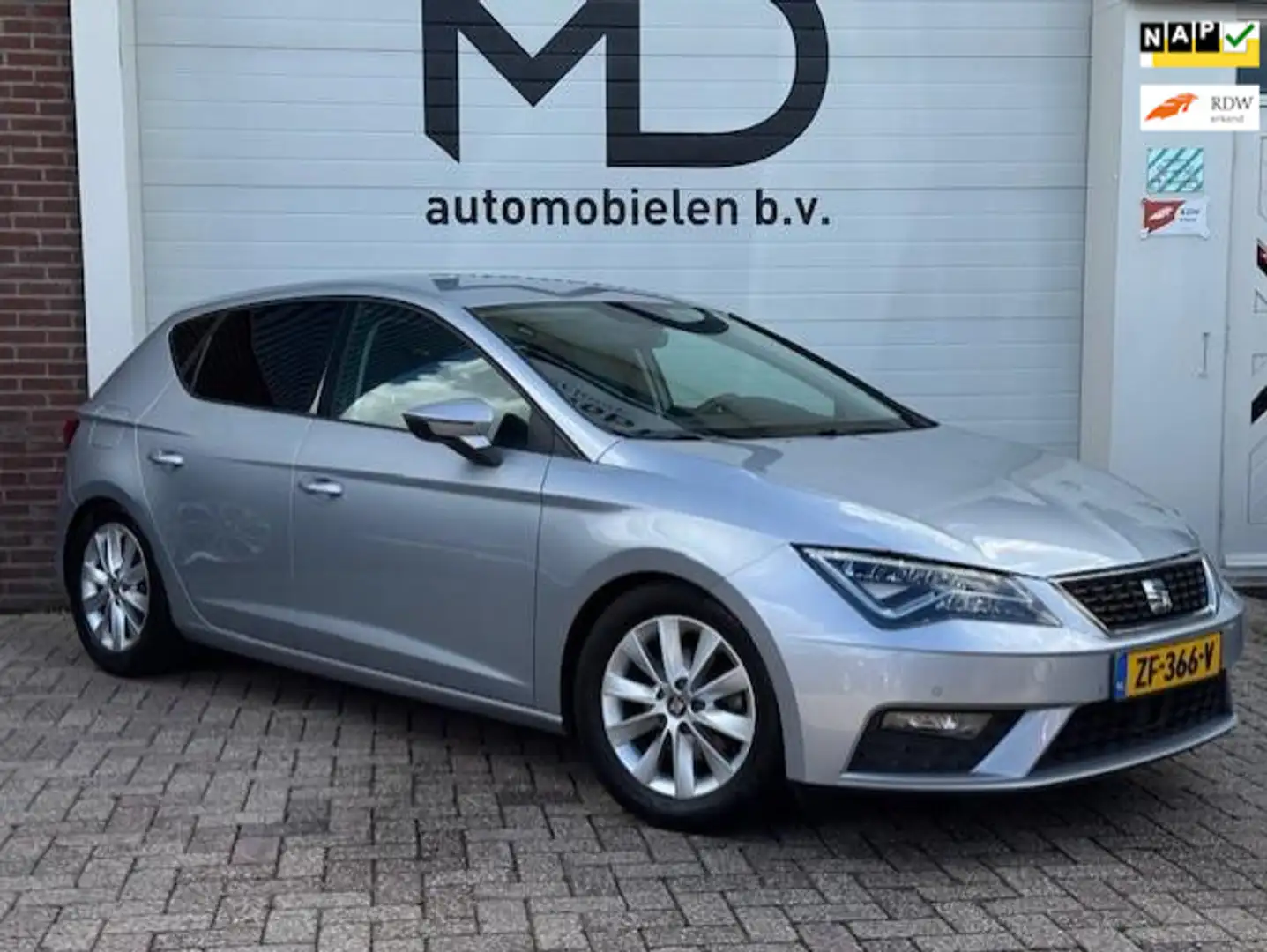 SEAT Leon ST 1.2 TSI Style /Dealer onderhouden /LED/ Carplay Gris - 1