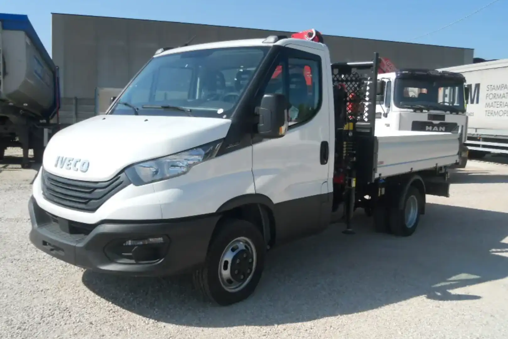 Iveco Daily DAILY 35C16 CON GRU PALFINGER PK3400B E CASSONE RIB.LE TRILATERALE Bianco - 1