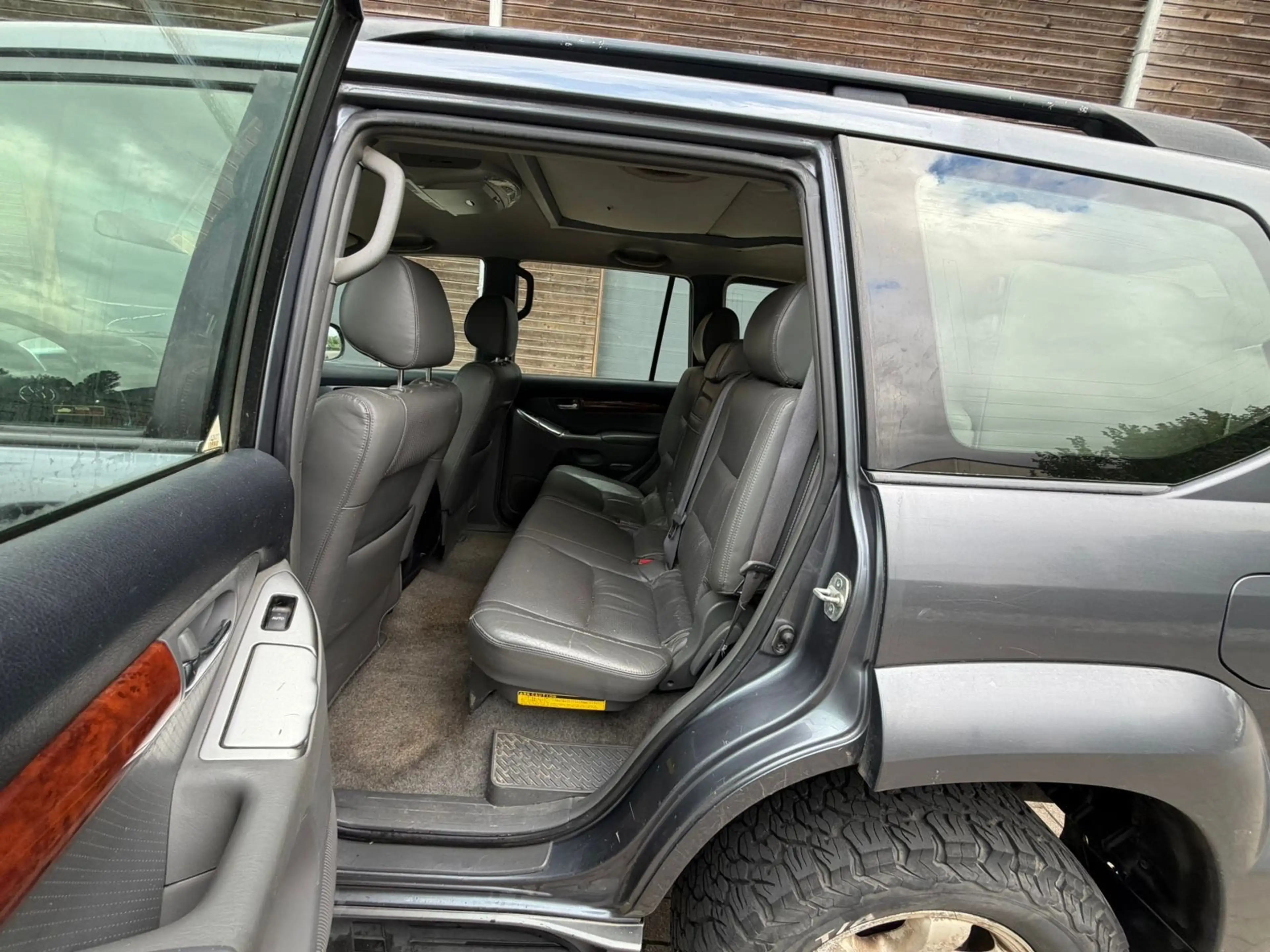 Toyota Land Cruiser Prado — photo 11