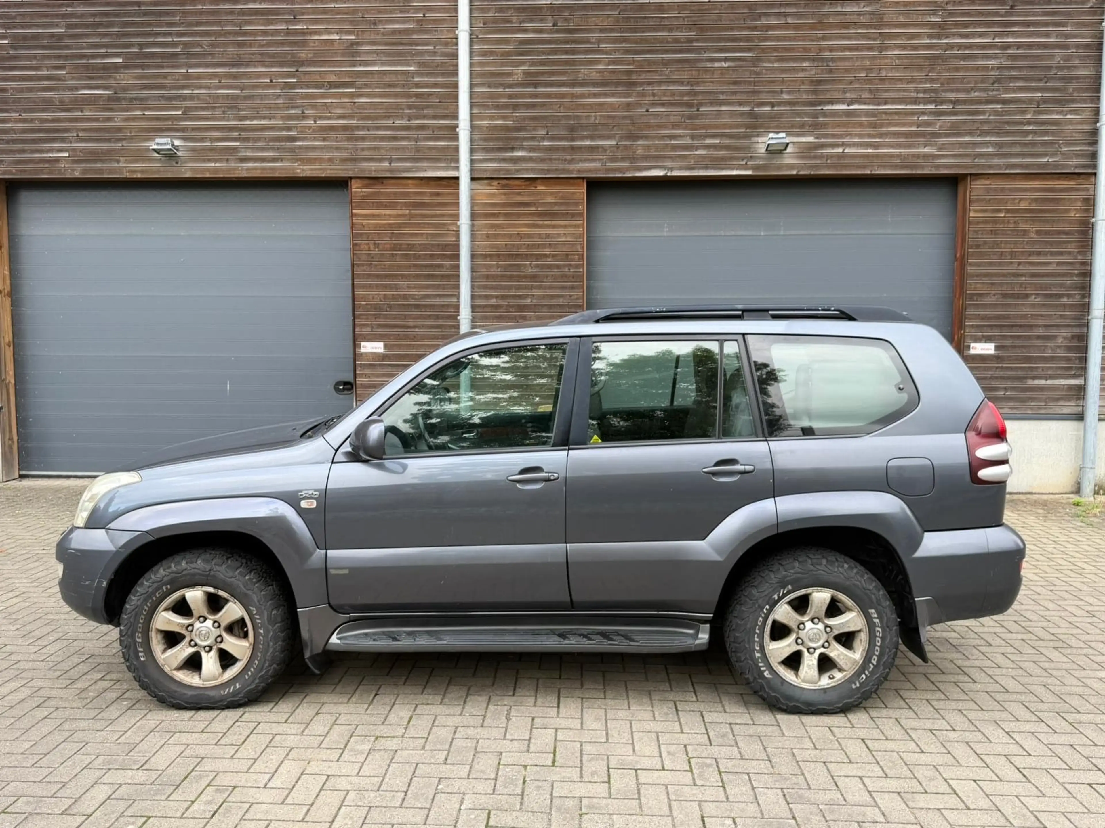 Toyota Land Cruiser Prado — photo 4