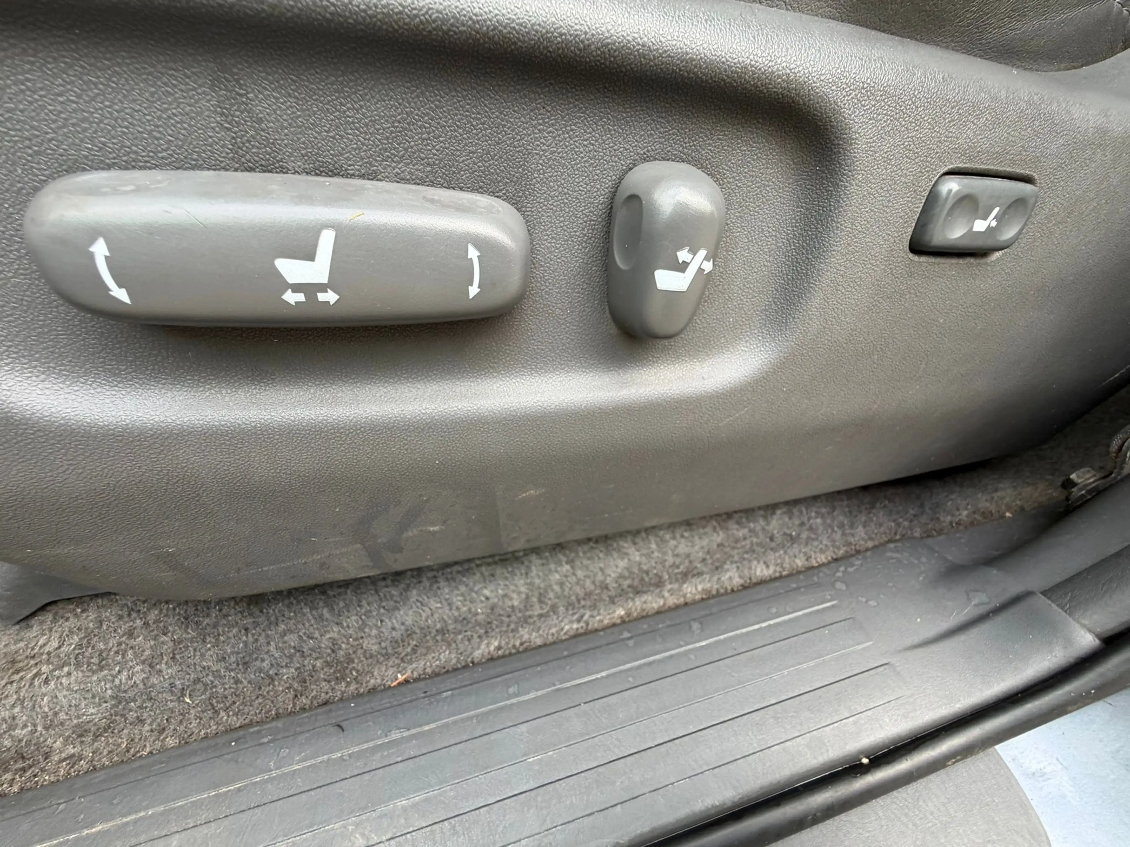 Toyota Land Cruiser Prado — photo 12