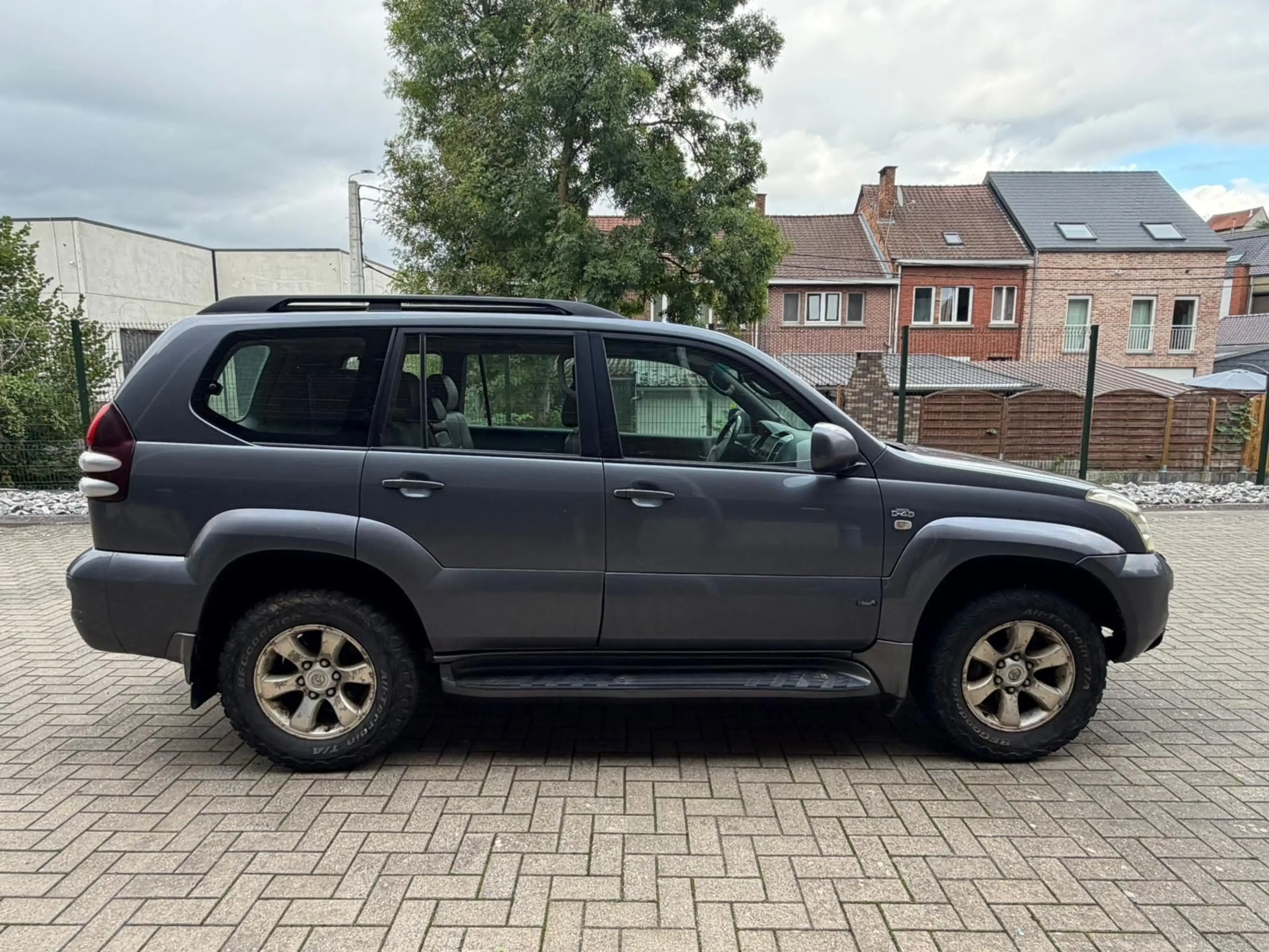 Toyota Land Cruiser Prado — photo 9