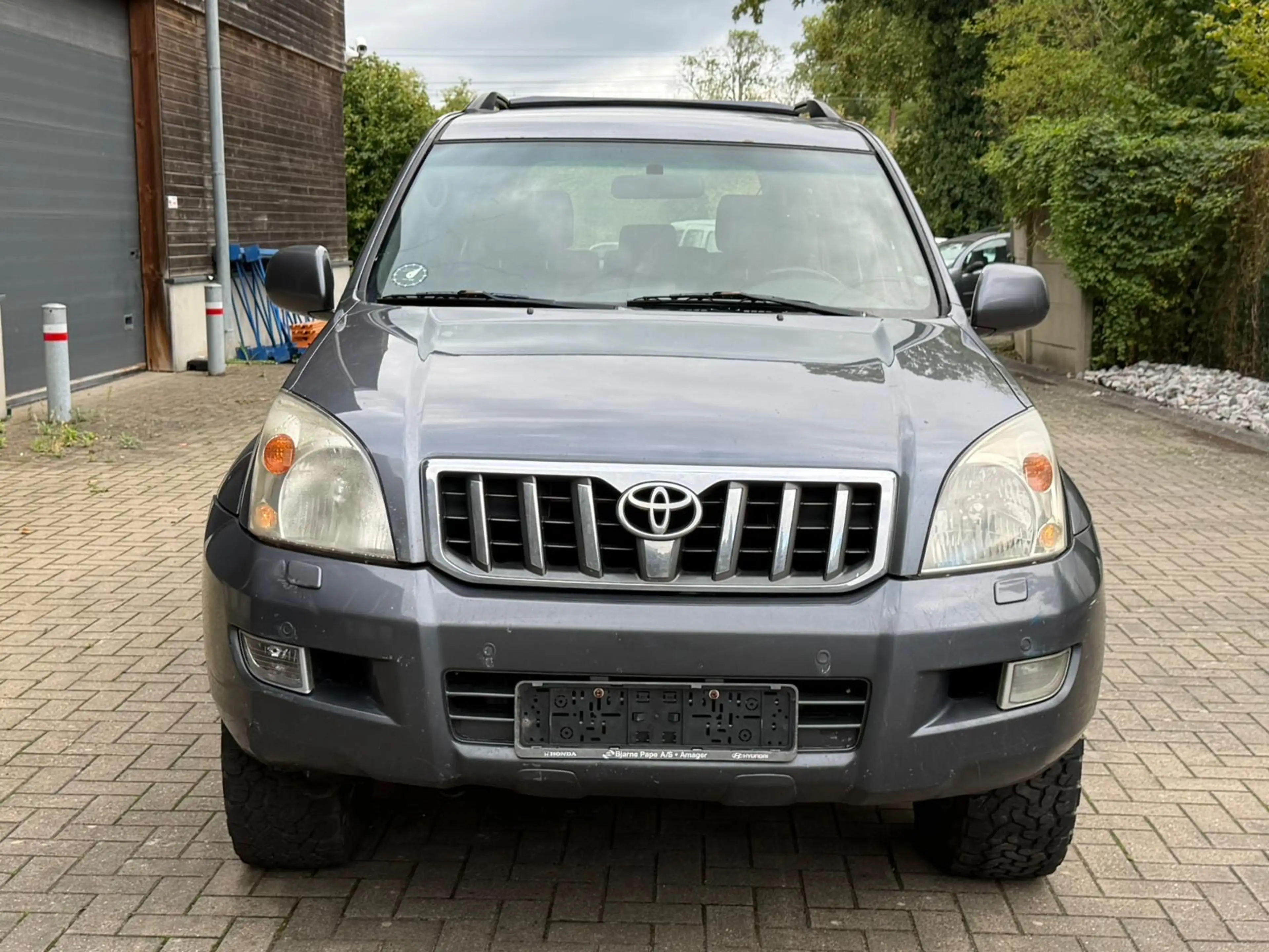 Toyota Land Cruiser Prado — photo 2