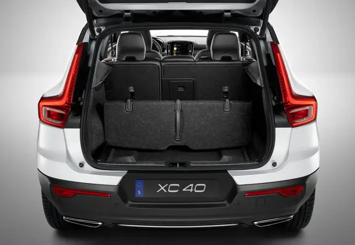 Volvo XC40 T2 Essential Manual 2023, foto 4