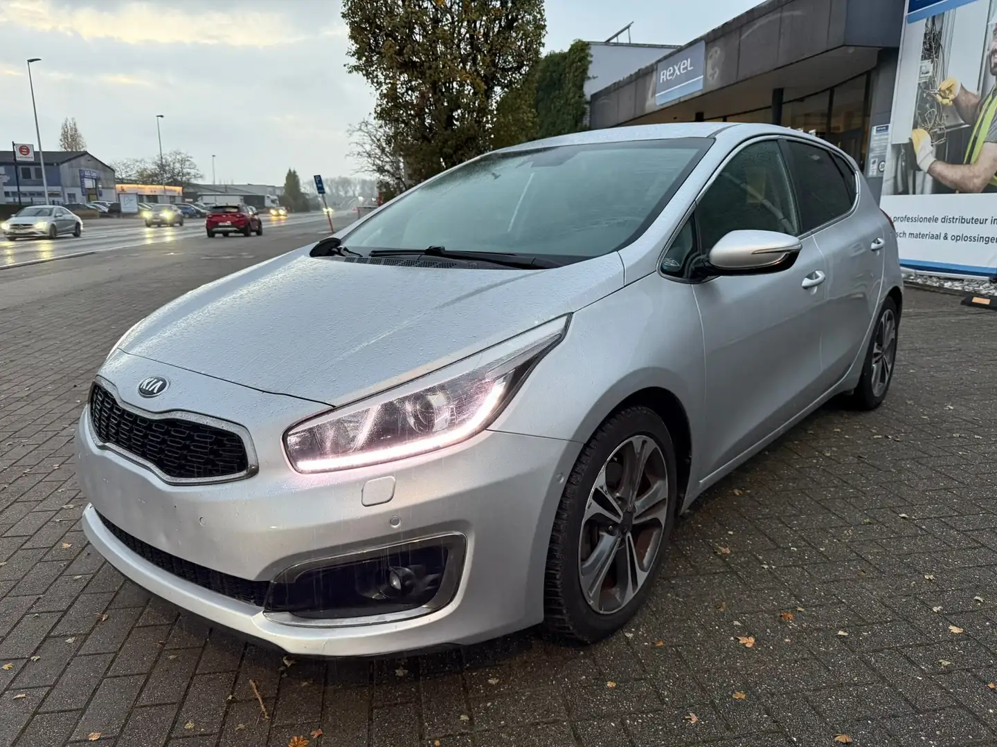 Kia Ceed / cee'd Cee'd 1.6 CRDi Sense ISG GARANTIE 1 AN/JAAR Zilver - 1