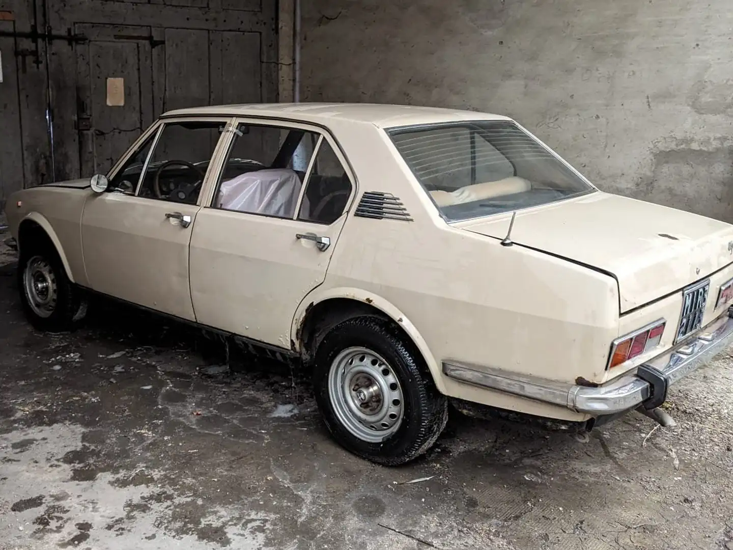 Alfa Romeo Alfetta Prima Serie - Scudo Stretto Beige - 1