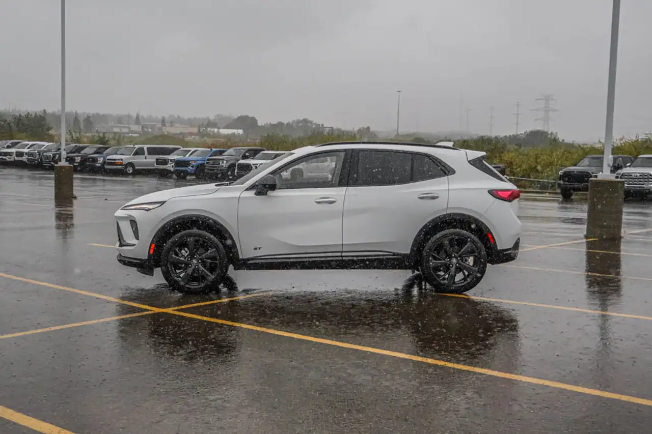 Buick Envision photo Buick Envision