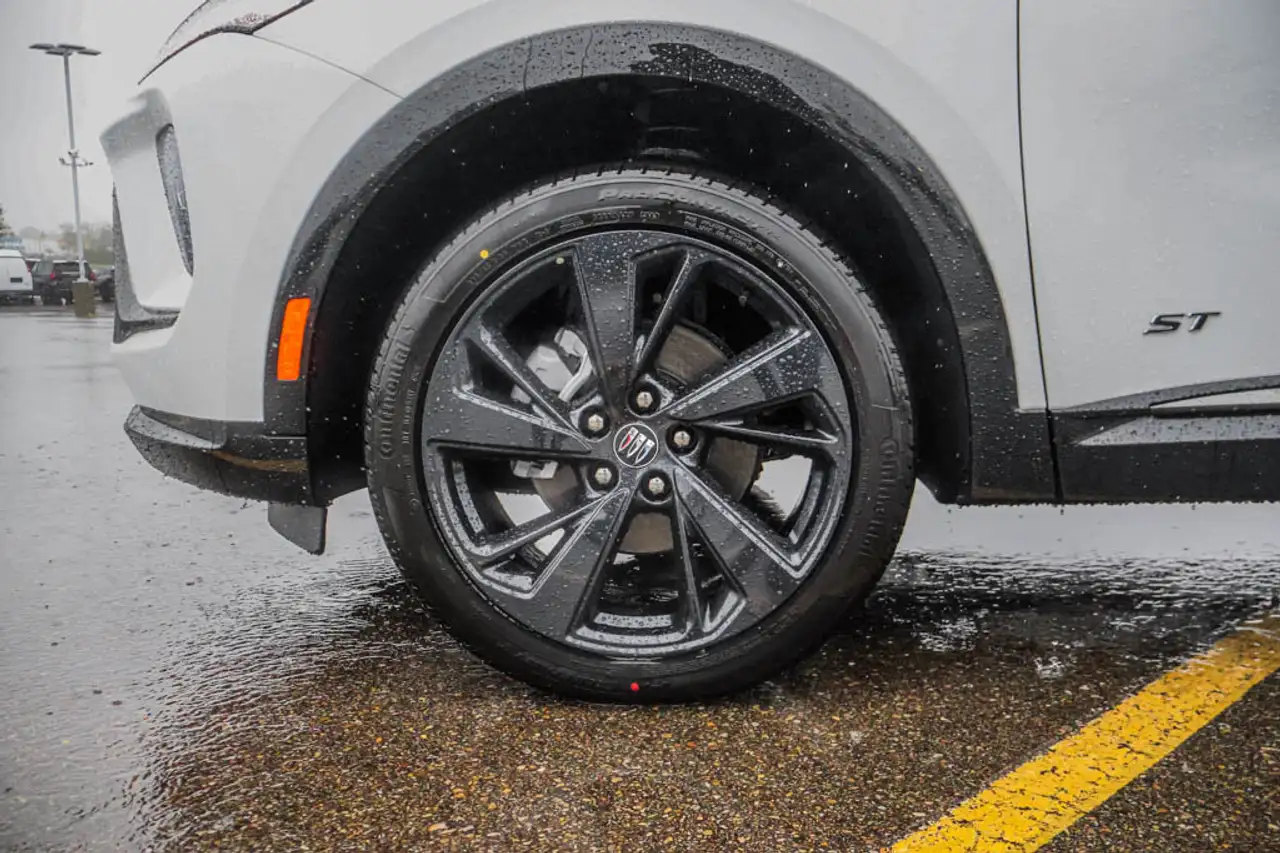 Buick Envision photo Buick Envision