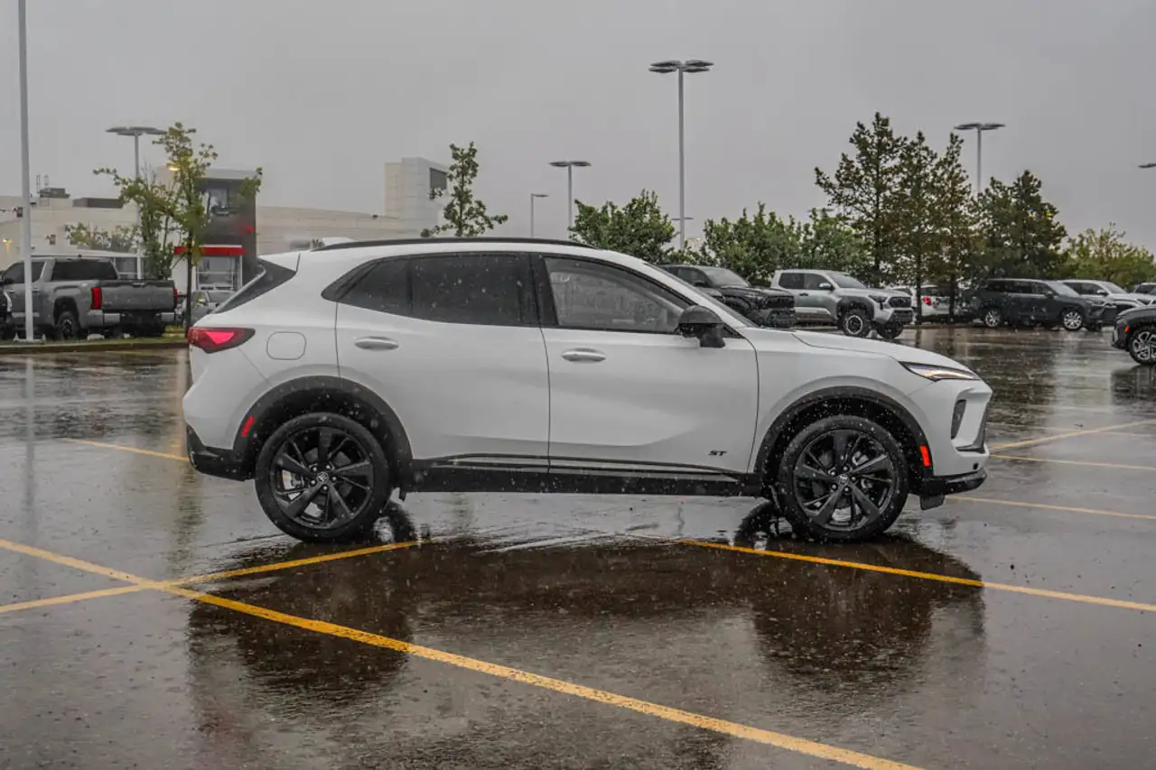 Buick Envision photo Buick Envision