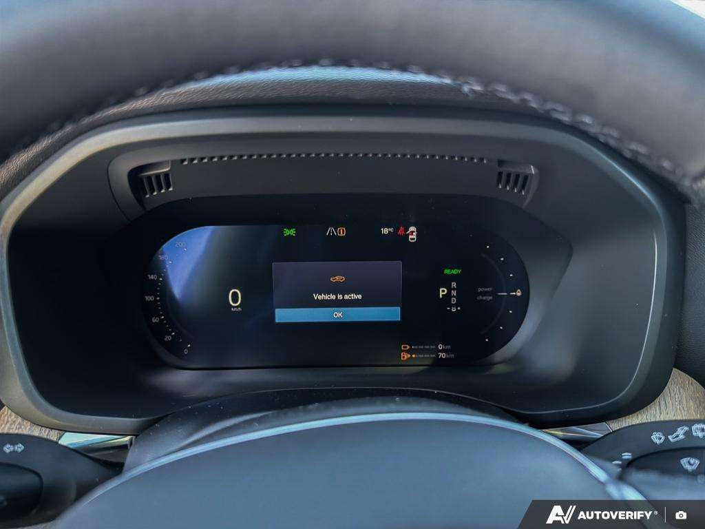2026 Volvo XC60 T8 AWD Plus Dark Theme thumb 14