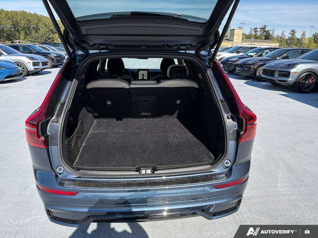 2026 Volvo XC60 T8 AWD Plus Dark Theme thumb 11