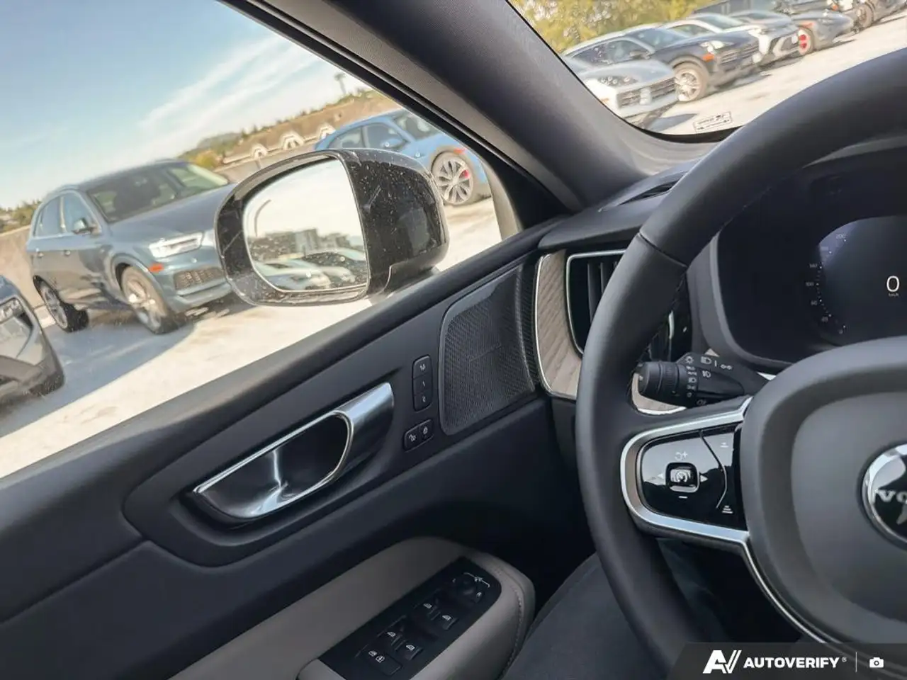 Volvo XC60 снимка Volvo XC60