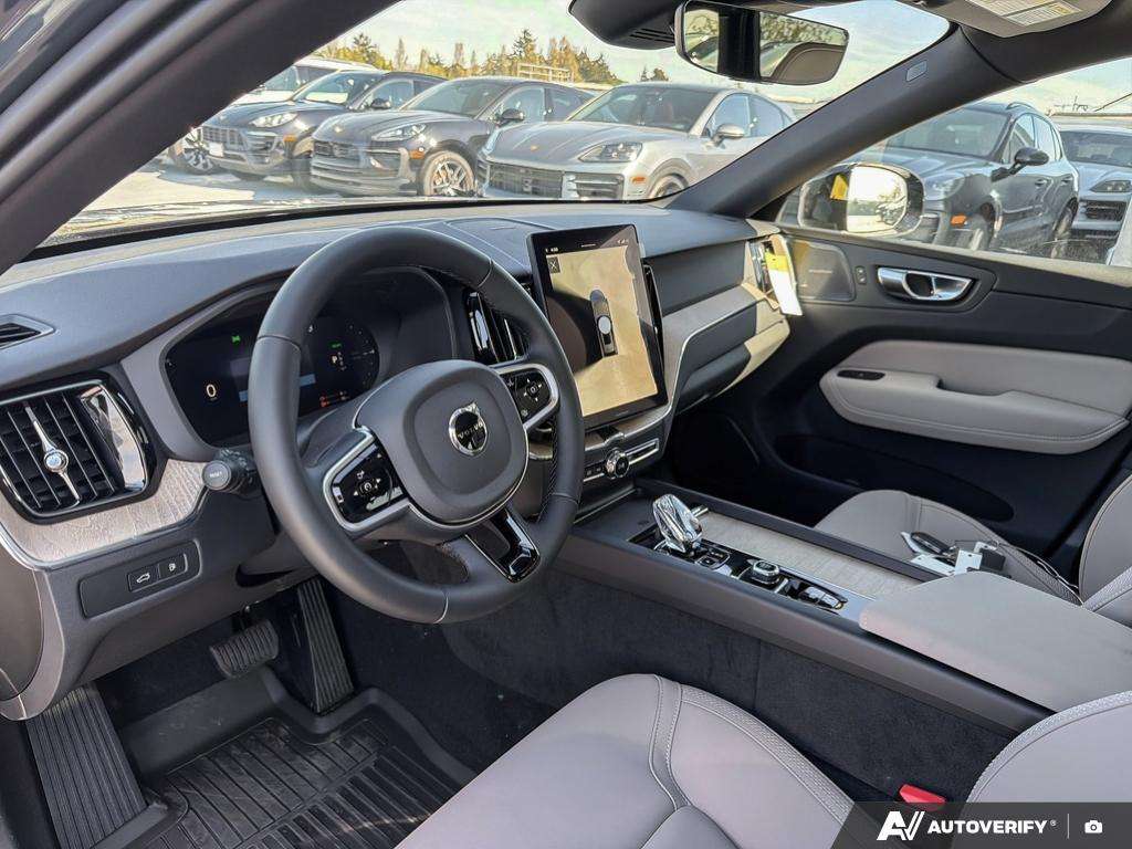 2026 Volvo XC60 T8 AWD Plus Dark Theme thumb 12