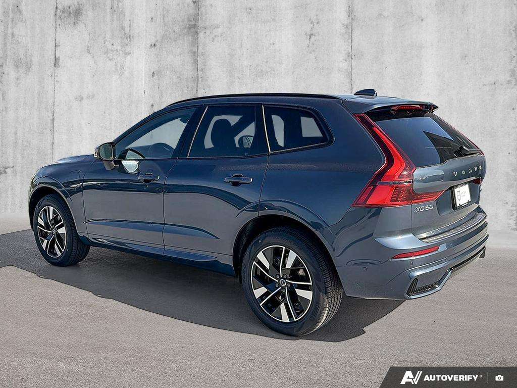 2026 Volvo XC60 T8 AWD Plus Dark Theme alt 4